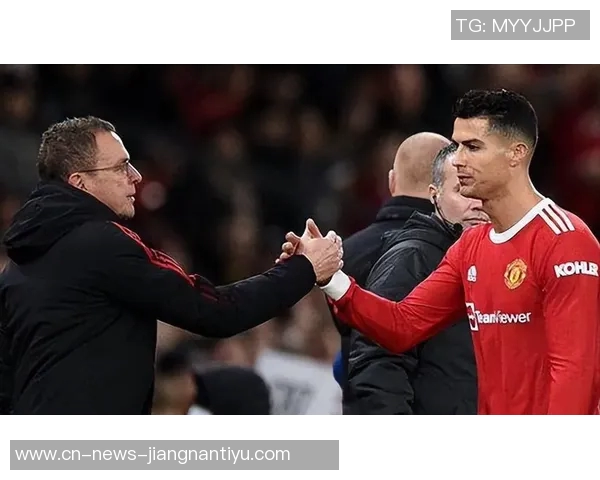 果阿队主场球员通道灯牌损坏严重引发球迷热议