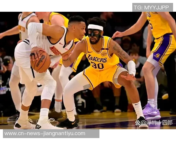 明日湖人客场挑战太阳克莱伯里夫斯与布朗尼因伤缺阵影响战局 明日湖人客场挑战太阳克莱伯里夫斯与布朗尼因伤缺阵影响战局